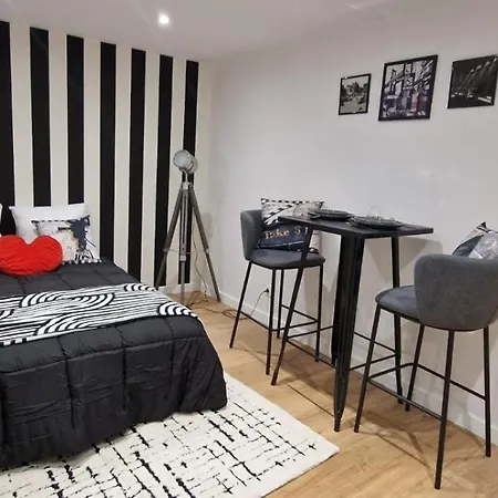 Cine Chic Sous La Promenade Apartment