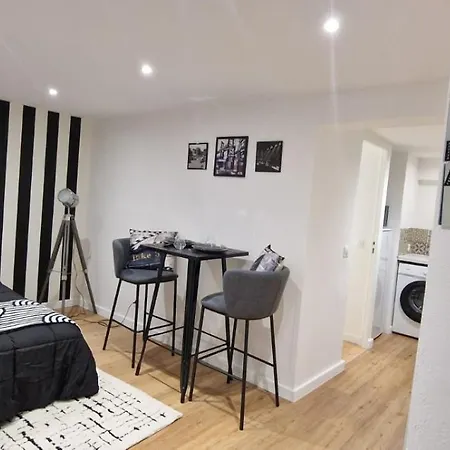 Cine Chic Sous La Promenade Apartment *