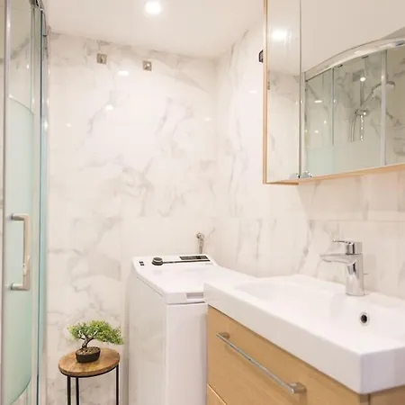 - - Superbe Avec Balcon - Centre - - Apartment