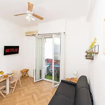 Apartment - - Superbe Avec Balcon - Centre - -