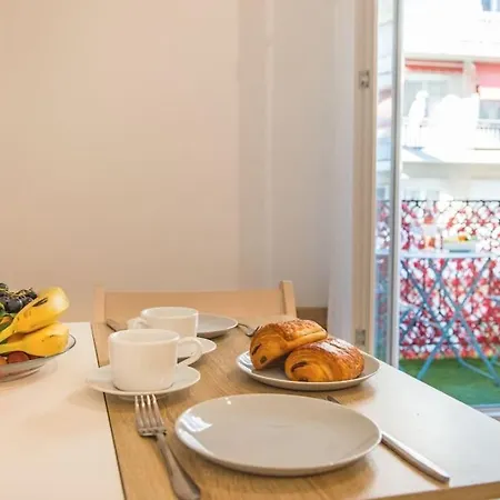 - - Superbe Avec Balcon - Centre - - * Nice