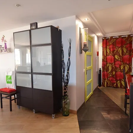 6 Personnes Avec Terrasse Et Jacuzzi Plein Cœur Centre-ville Quartier Du Port De Appartement *
