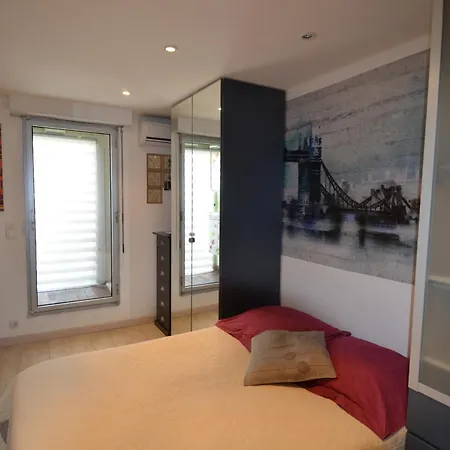 6 Personnes Avec Terrasse Et Jacuzzi Plein Cœur Centre-ville Quartier Du Port De Appartement *