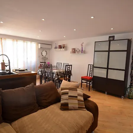 Appartement 6 Personnes Avec Terrasse Et Jacuzzi Plein Cœur Centre-ville Quartier Du Port De Nice