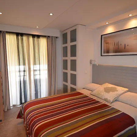 6 Personnes Avec Terrasse Et Jacuzzi Plein Cœur Centre-ville Quartier Du Port De *