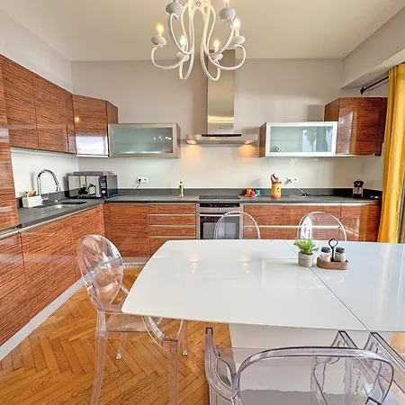 Apartment Cosy Cariatides Promenade