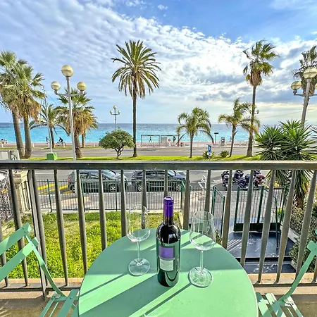 Cosy Cariatides Promenade Apartment *
