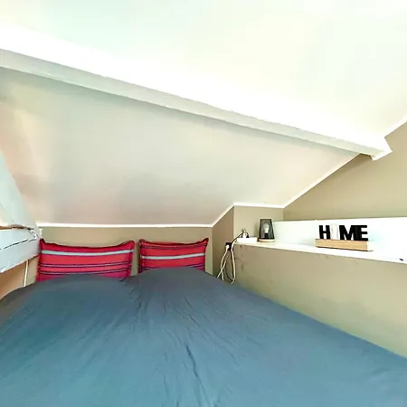 Lägenhet Lovely & Sunny Loft Heart Of With A/c! Nice