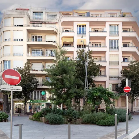 Elegant With Balconies In The Heart Of Holiday home Nice