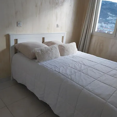 Apartment 4 Pieces Avec Vue Et Stationnement Prive A *