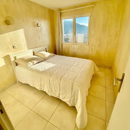 Apartment 4 Pieces Avec Vue Et Stationnement Prive A *