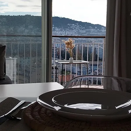 Apartment 4 Pieces Avec Vue Et Stationnement Prive A *