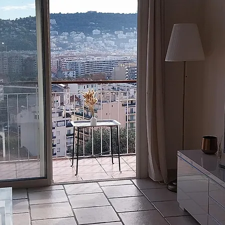 4 Pieces Avec Vue Et Stationnement Prive A *