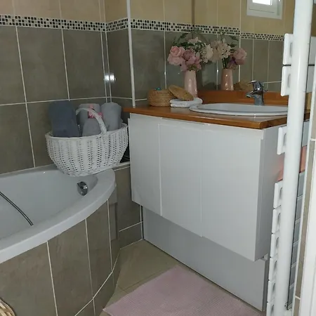 4 Pieces Avec Vue Et Stationnement Prive A *
