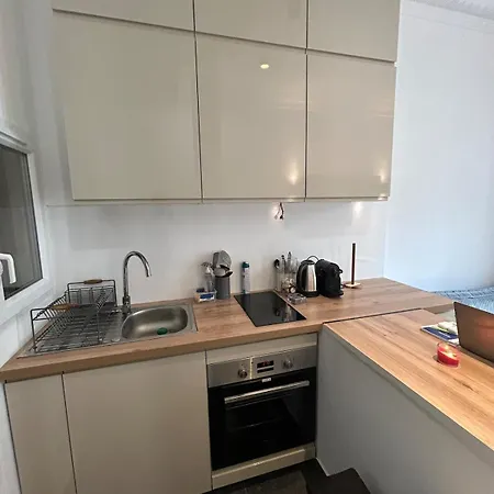 Chic Flat Near The Apartment