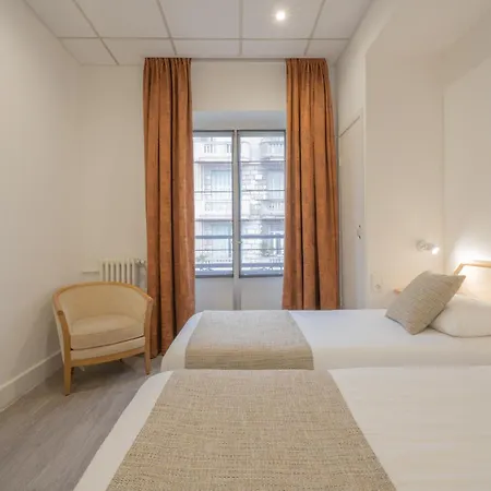 Hotel Busby 3*