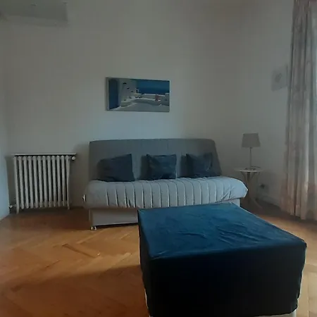 Palais De Coppet Apartment *