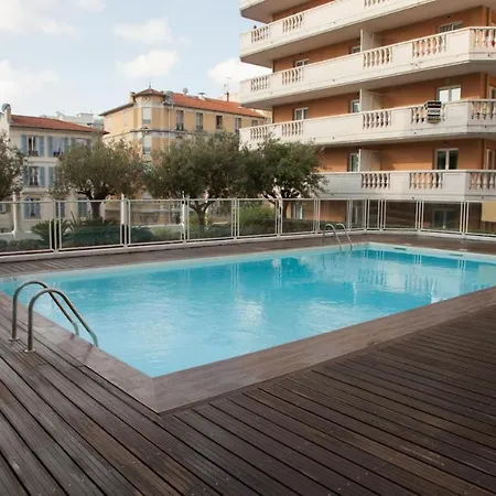 Super Avec Piscine A 60 M De La