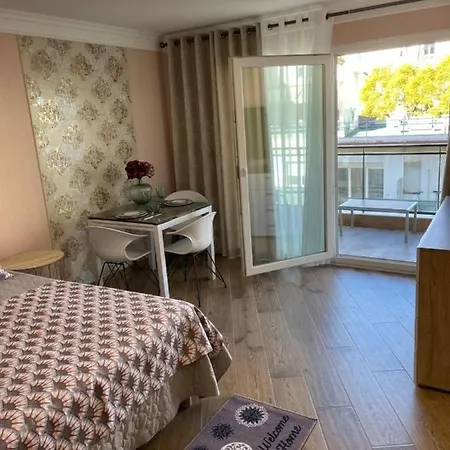 Super Avec Piscine A 60 M De La Nice