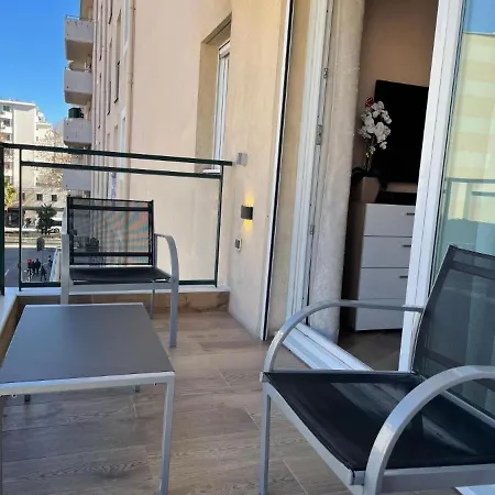 Appartement Super Avec Piscine A 60 M De La Nice