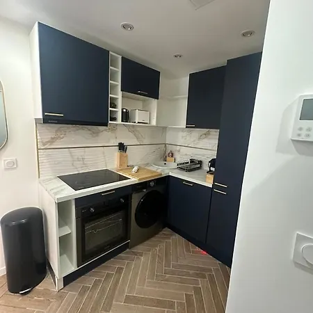 Moon Apartment *