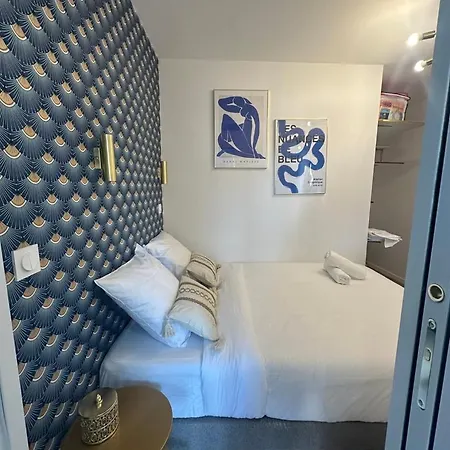 Moon Apartment *