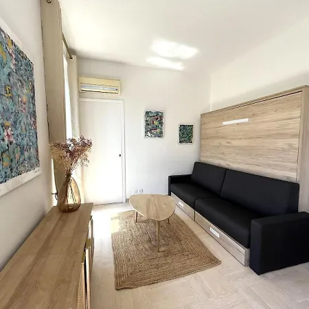 Beautiful With Parking Place Massena Apartment
