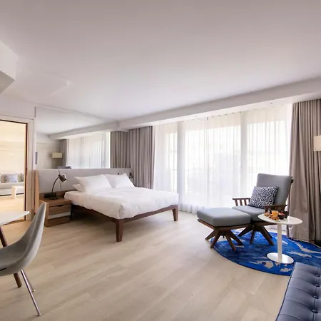 Ξενοδοχείο Radisson Blu 4*