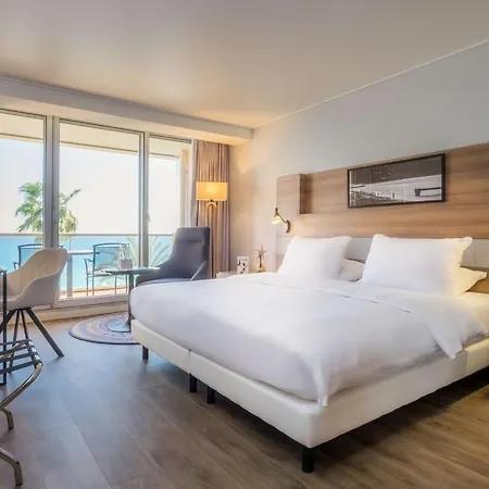 Ξενοδοχείο Radisson Blu 4*