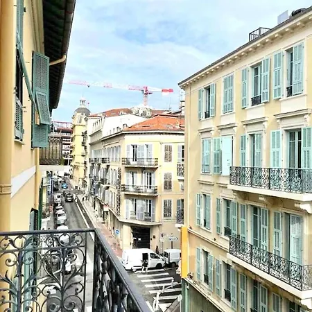 Historic & Spacious Flat W Balcony In Apartment Nice