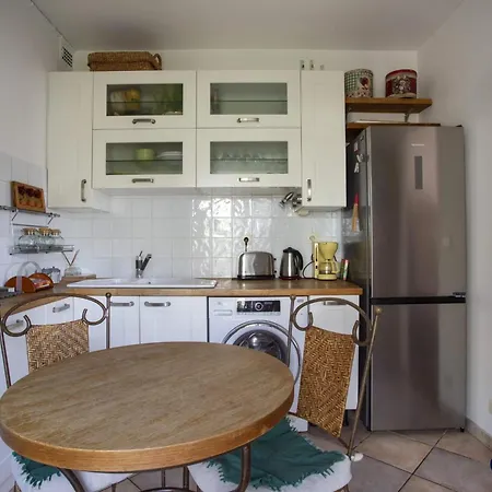 Air-conditioned In The Imperial Park Apartment *