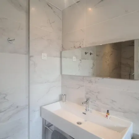 Le Petit Trianon Et Le Charme Des 2* Nice