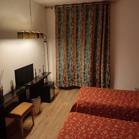 Little Palace Отель Ницца