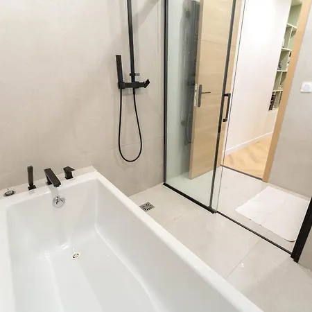 Magnifique Avec Piscine Et Jardin Apartament *