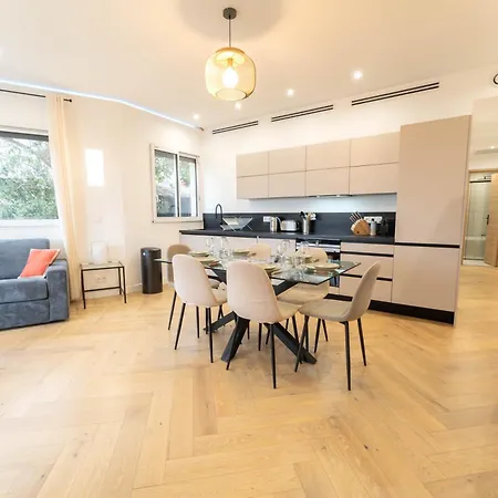 Magnifique Avec Piscine Et Jardin Apartament