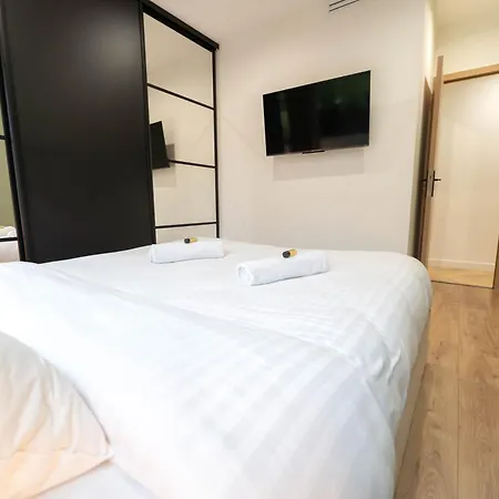 Magnifique Avec Piscine Et Jardin Apartament