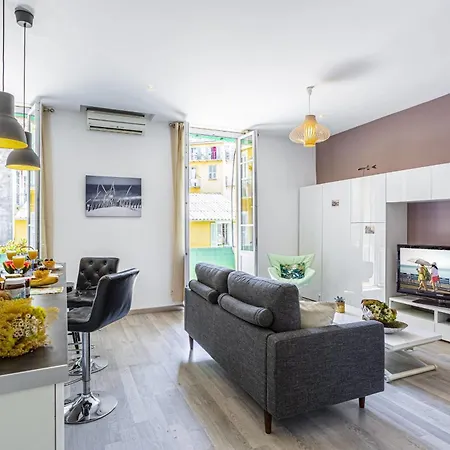 Guisol - Typical Nice 3 Bedroom Ac Near Port Apartment