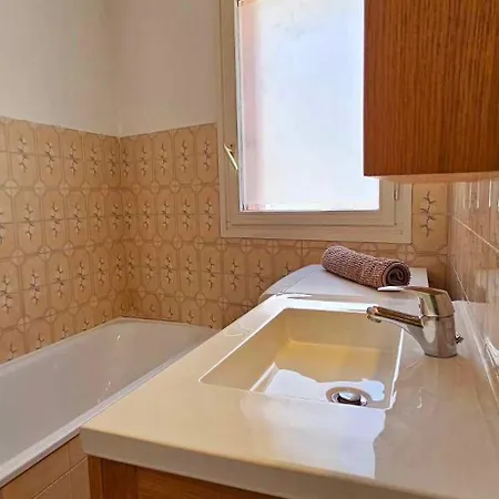 T2 Dernier Etage Avec Terrasse 5 Min De La *
