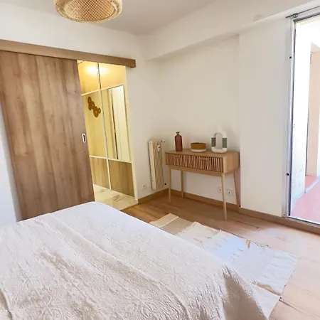 Apartment Magnifique Grand 2 Pieces Moderne Lumineux Au Calme Avec Grande Terrasse A 15mn En Bus Centre-ville, Gare Et Promenade Des