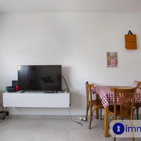 Apartment Near Airport Nice
