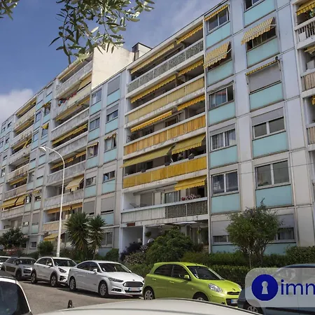 Near Airport Apartment *