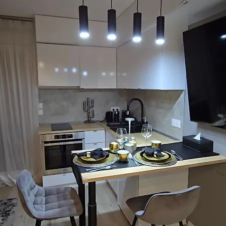 Lovely 1 Bedroom Vacation With Free Parking. Nice