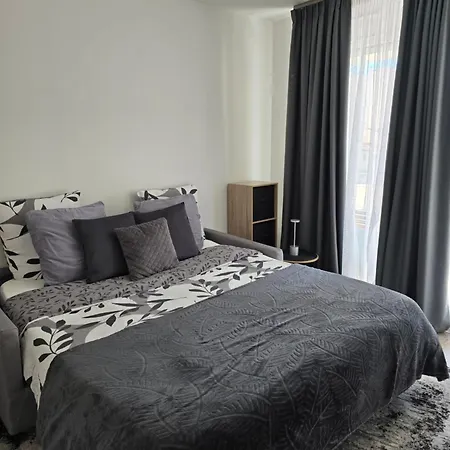 Lovely 1 Bedroom Vacation With Free Parking. Apartment
