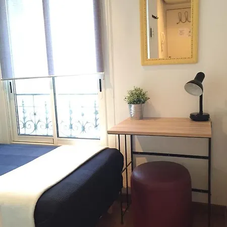 Du Petit Louvre Hotel Niza