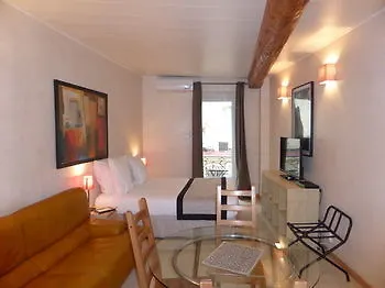 Ajoupa Hotel 2*