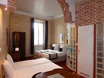 Hotel Ajoupa 2*