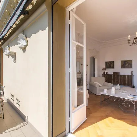 Lotus Penthouse By Ivillamia Com Apartment