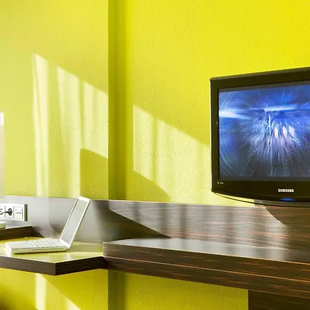 Ibis Styles Centre Port ניס