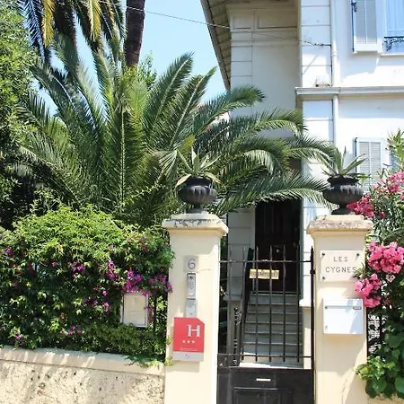 Les Cygnes Hotel 3*