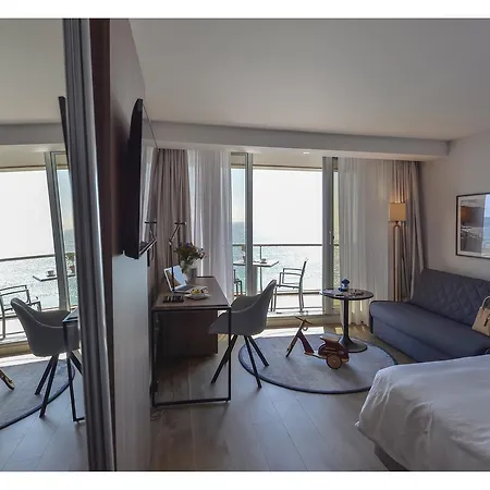 Ξενοδοχείο Radisson Blu 4*